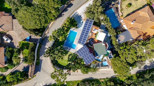 8 soveværelse Villa til salg i Elviria, Marbella med swimmingpool - € 2.000.000 (Ref: 9116813)