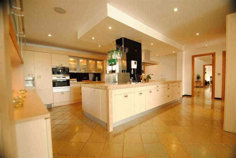 8 soveværelse Villa til salg i Cabopino med swimmingpool garage - € 4.950.000 (Ref: 9127823)