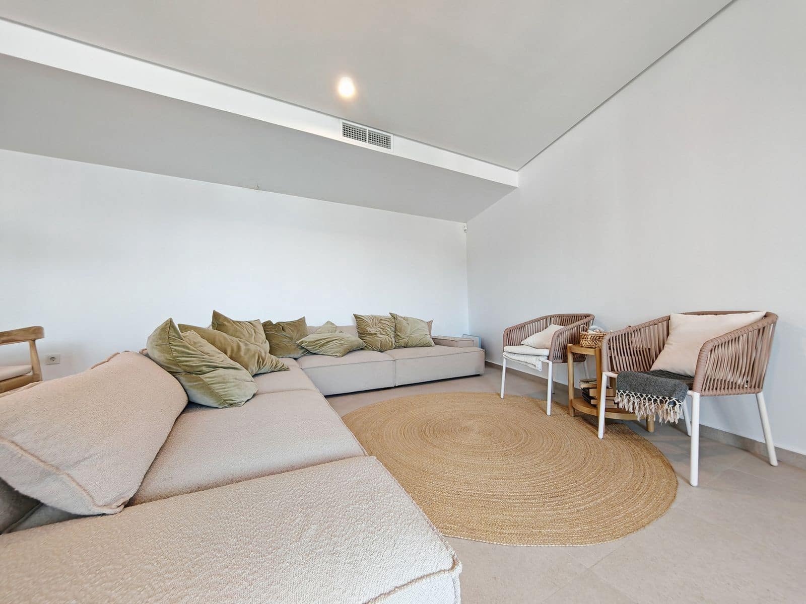 4 bedroom Penthouse for sale in Estepona - € 750,000 (Ref: 9127825)