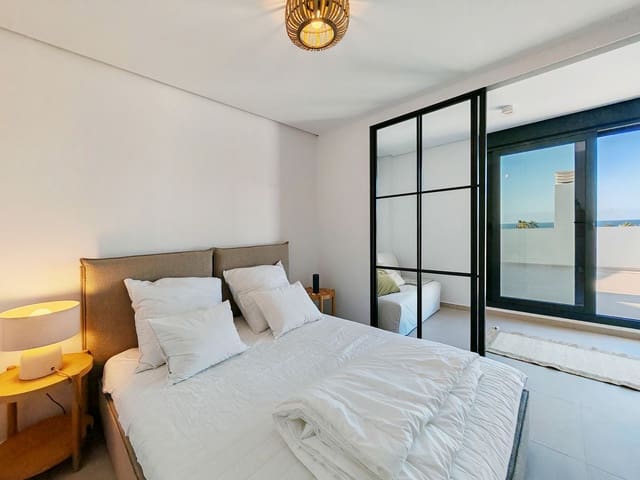 4 quarto Penthouse para venda em Estepona - 750 000 € (Ref: 9127825)