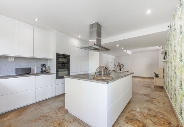 3 quarto Apartamento para venda em Golden Mile, Marbella com garagem - 795 000 € (Ref: 9154713)