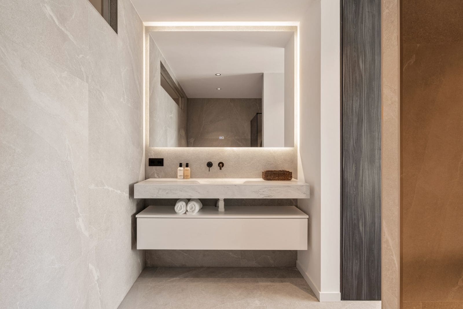 3 bedroom Apartment for sale in Benahavis - € 1,350,000 (Ref: 9227940)