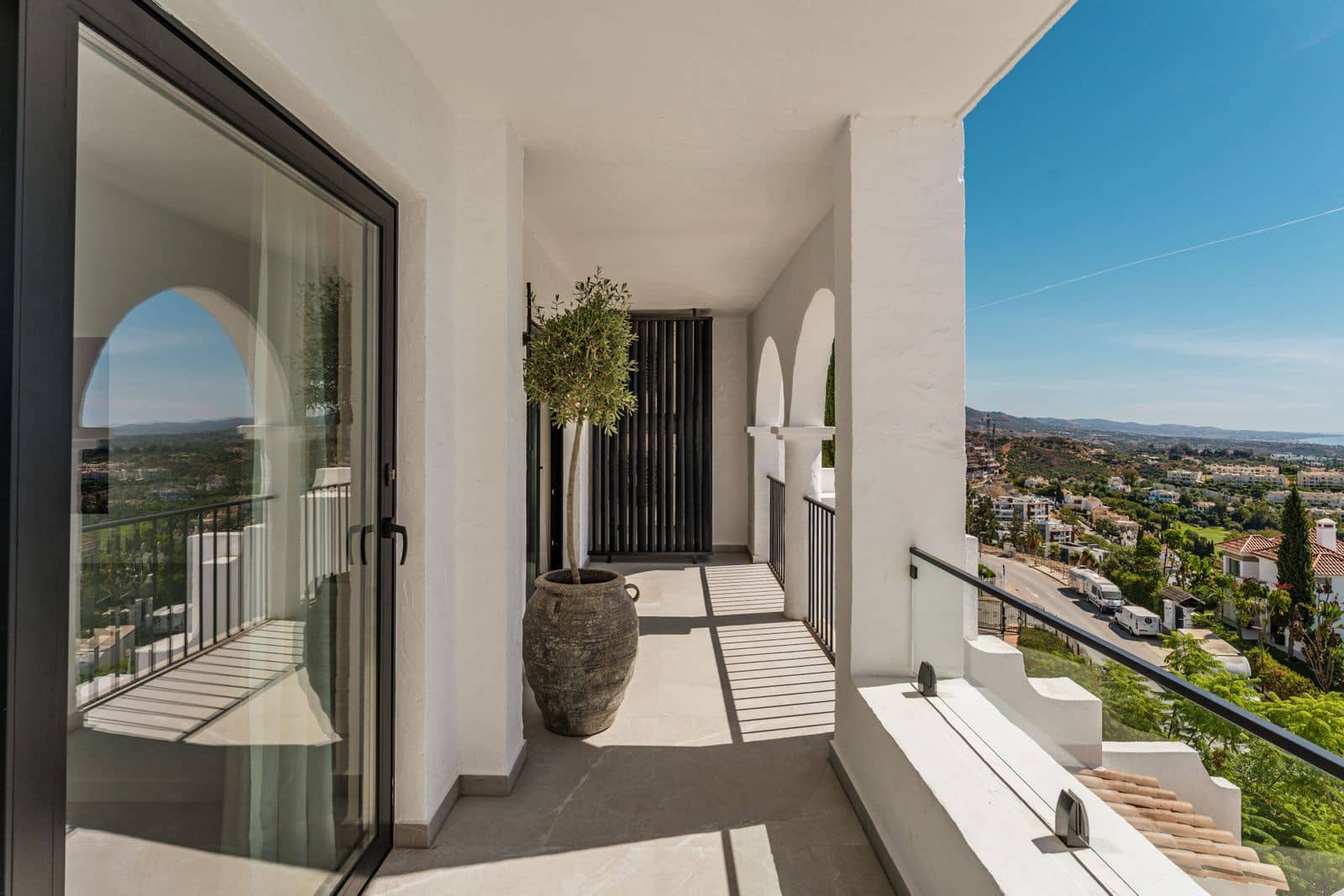 3 bedroom Apartment for sale in Benahavis - € 1,350,000 (Ref: 9227940)