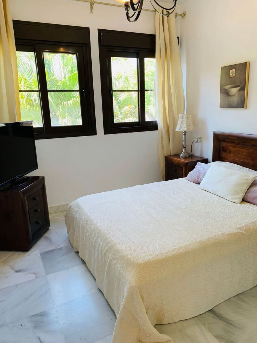 3 bedroom Apartment for sale in Estepona with pool garage - € 595,000 (Ref: 9227946)