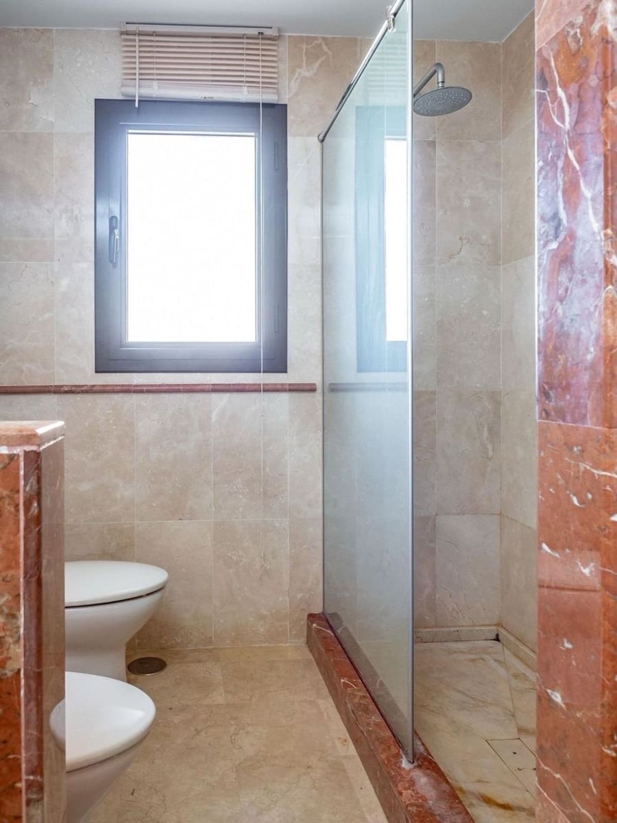 3 bedroom Apartment for sale in Estepona with pool garage - € 595,000 (Ref: 9227946)