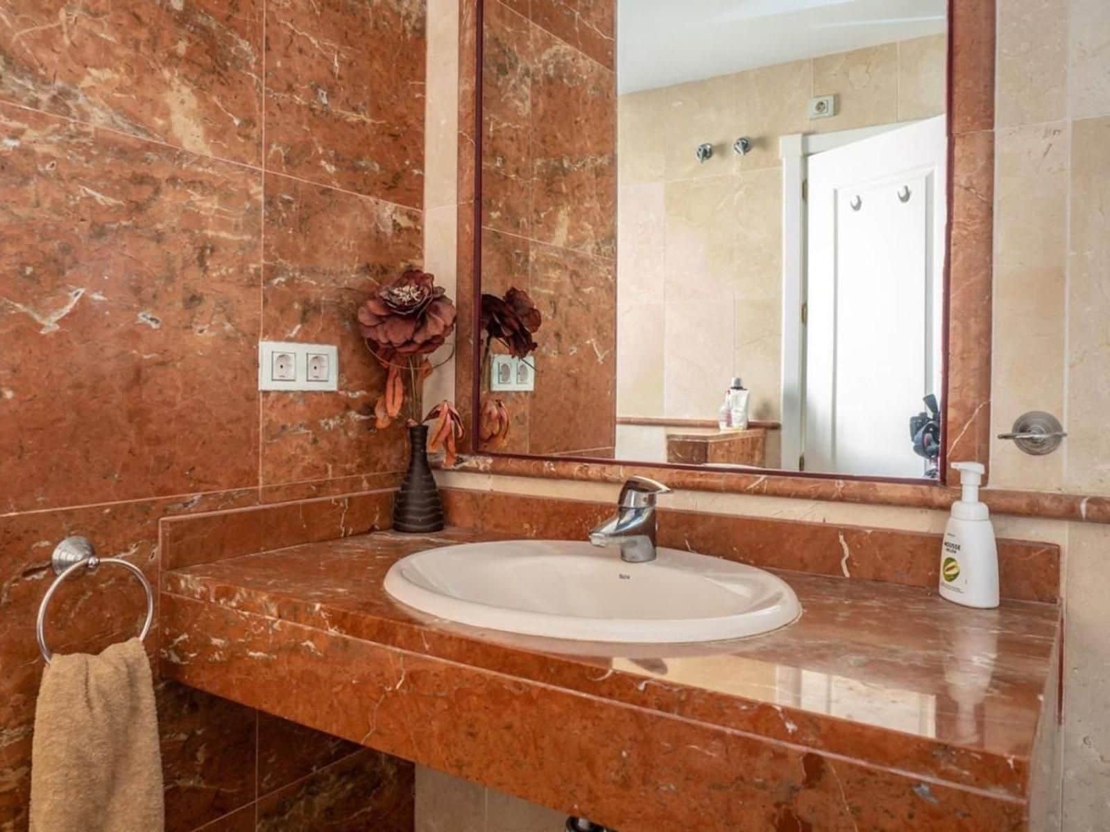 3 bedroom Apartment for sale in Estepona with pool garage - € 595,000 (Ref: 9227946)