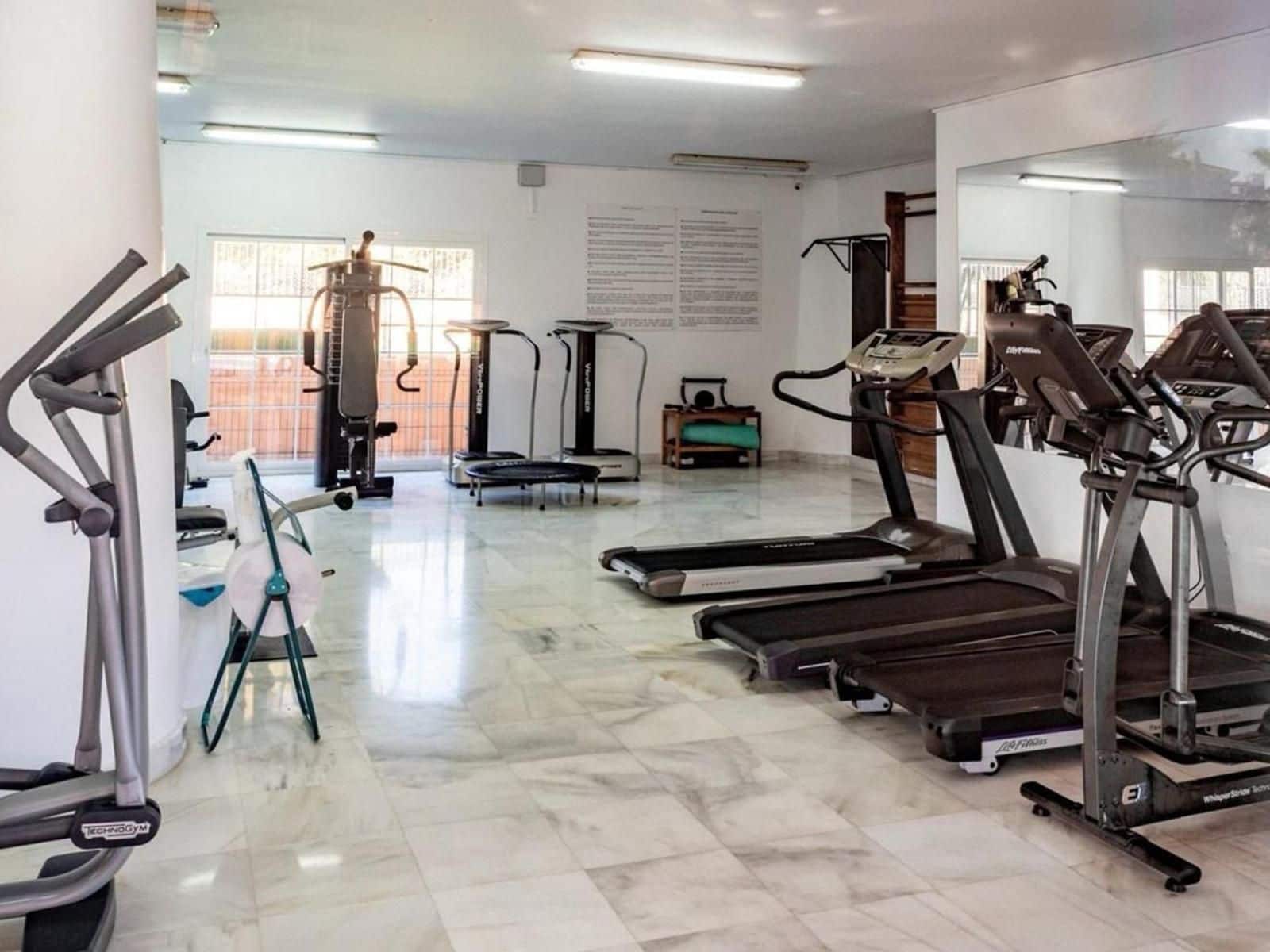 3 bedroom Apartment for sale in Estepona with pool garage - € 595,000 (Ref: 9227946)