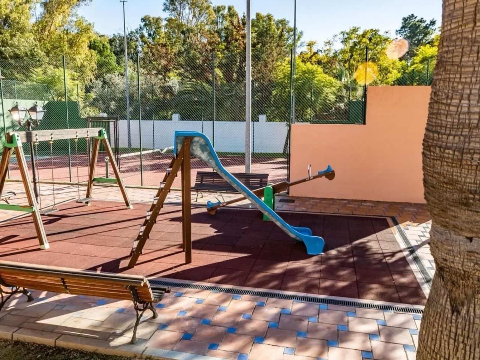 3 bedroom Apartment for sale in Estepona with pool garage - € 595,000 (Ref: 9227946)