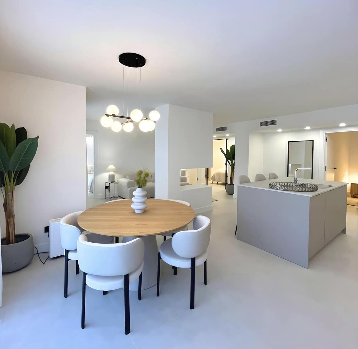 3 bedroom Apartment for sale in Nueva Andalucia - € 849,000 (Ref: 9227950)