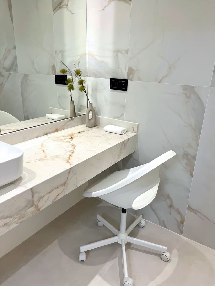 3 bedroom Apartment for sale in Nueva Andalucia - € 849,000 (Ref: 9227950)