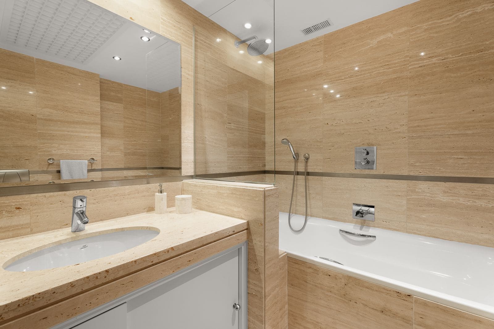 2 bedroom Apartment for sale in San Pedro de Alcantara with pool - € 485,000 (Ref: 9227954)