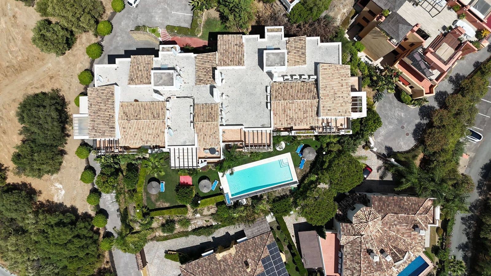 2 bedroom Apartment for sale in San Pedro de Alcantara with pool - € 485,000 (Ref: 9227954)