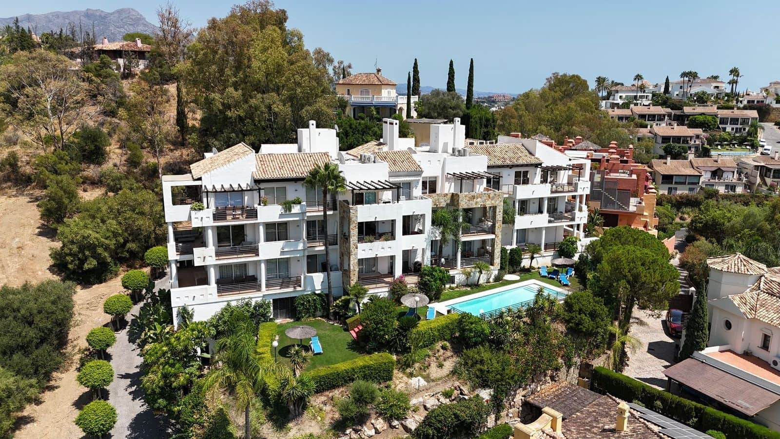 2 bedroom Apartment for sale in San Pedro de Alcantara with pool - € 485,000 (Ref: 9227954)