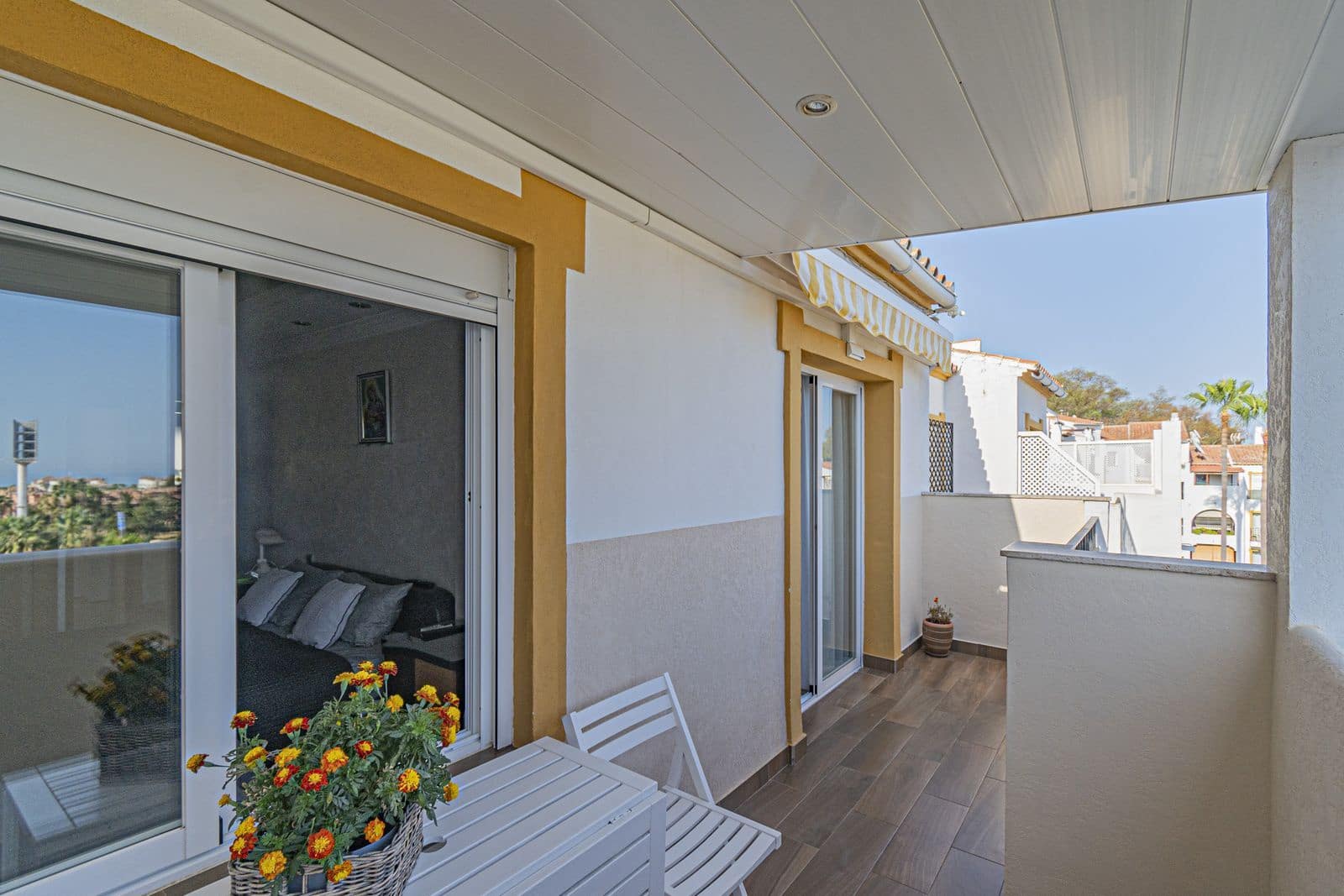 2 bedroom Apartment for sale in Estepona with pool - € 410,000 (Ref: 9227955)