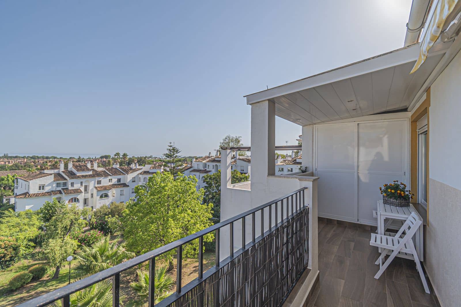 2 bedroom Apartment for sale in Estepona with pool - € 410,000 (Ref: 9227955)