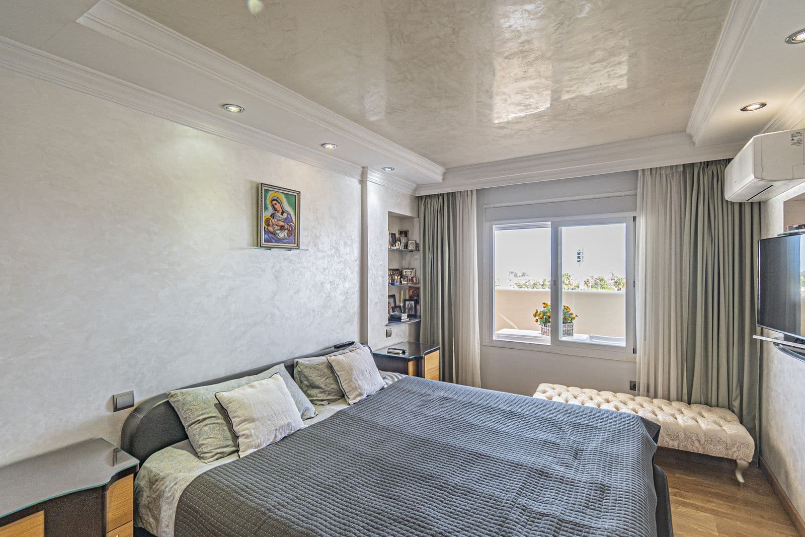 2 bedroom Apartment for sale in Estepona with pool - € 410,000 (Ref: 9227955)