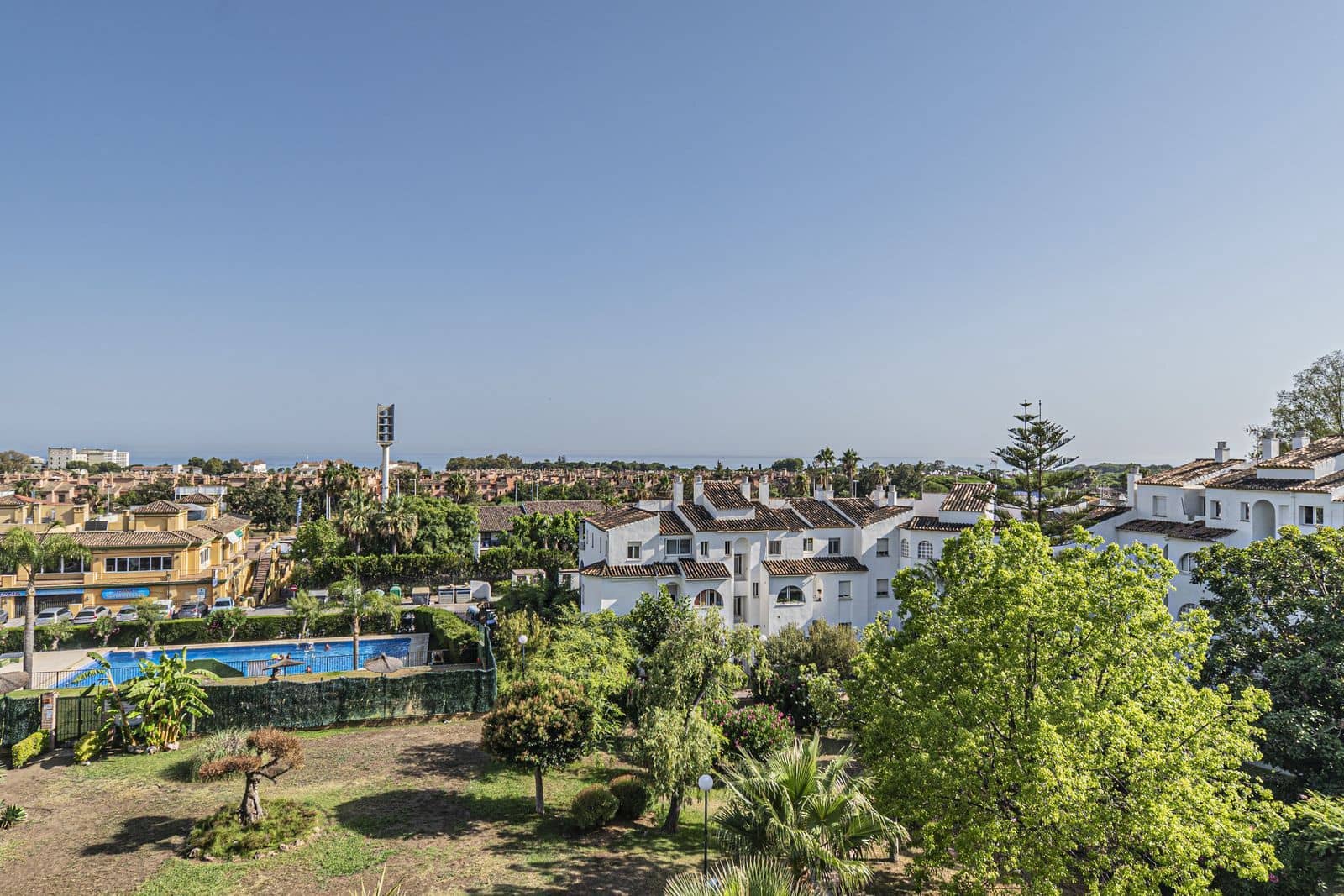 2 bedroom Apartment for sale in Estepona with pool - € 410,000 (Ref: 9227955)