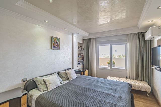 2 bedroom Apartment for sale in Estepona with pool - € 410,000 (Ref: 9227955)