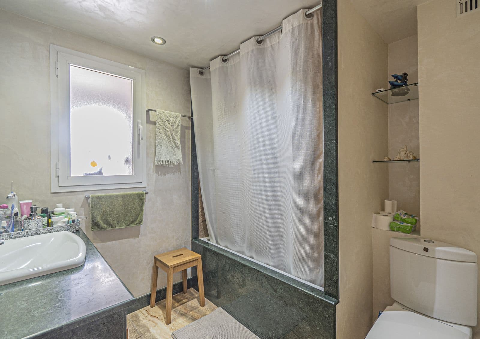 2 bedroom Apartment for sale in Estepona with pool - € 410,000 (Ref: 9227955)