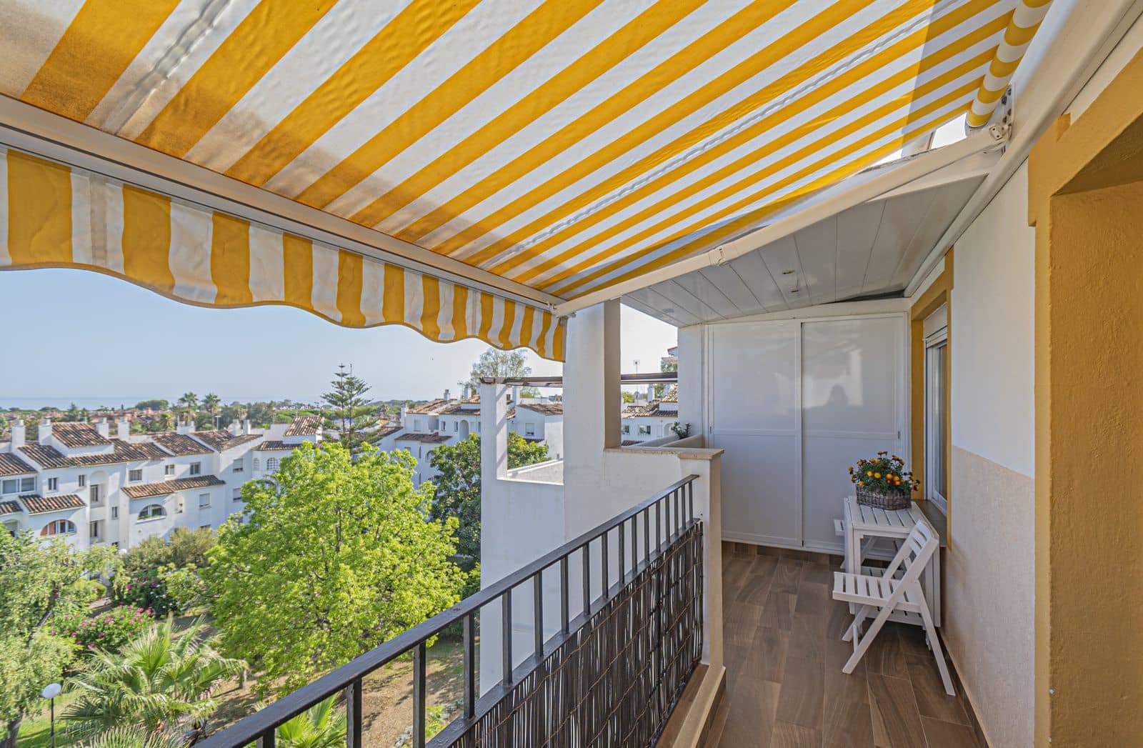 2 bedroom Apartment for sale in Estepona with pool - € 410,000 (Ref: 9227955)