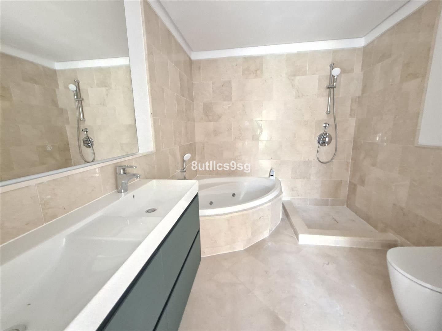 2 makuuhuone Huoneisto myytävänä paikassa Aloha Golf - 677 000 € (Ref: 9262120)