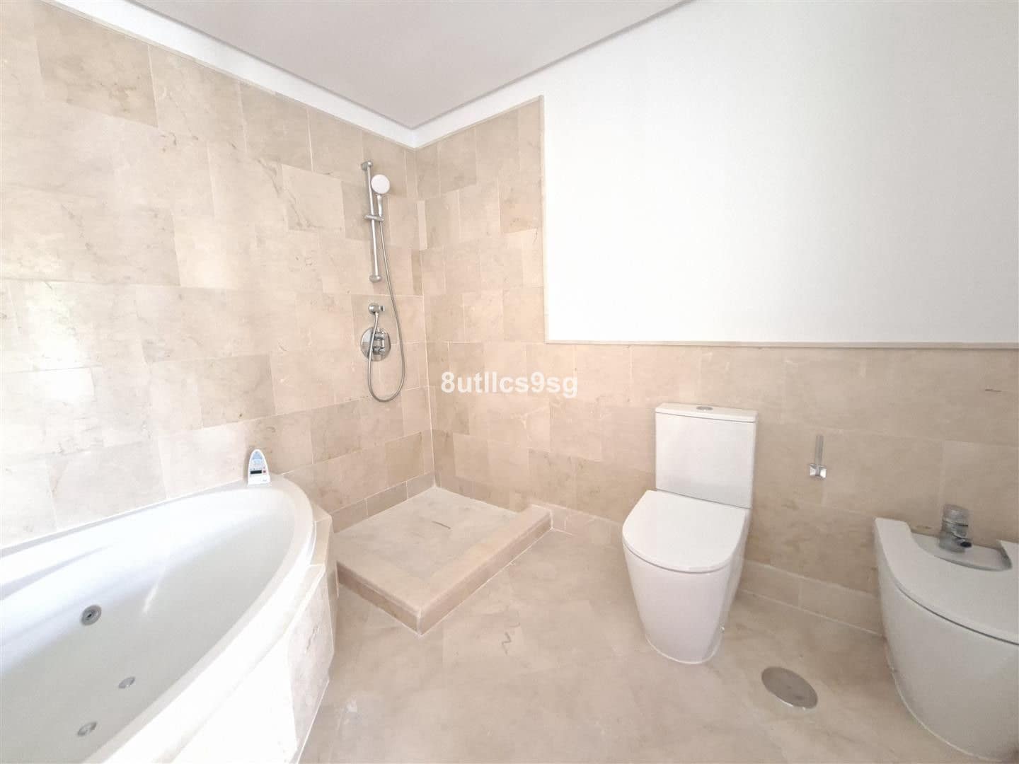 2 makuuhuone Huoneisto myytävänä paikassa Aloha Golf - 677 000 € (Ref: 9262120)