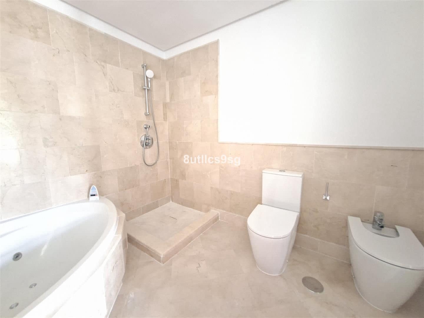 2 makuuhuone Huoneisto myytävänä paikassa Aloha Golf - 677 000 € (Ref: 9262120)