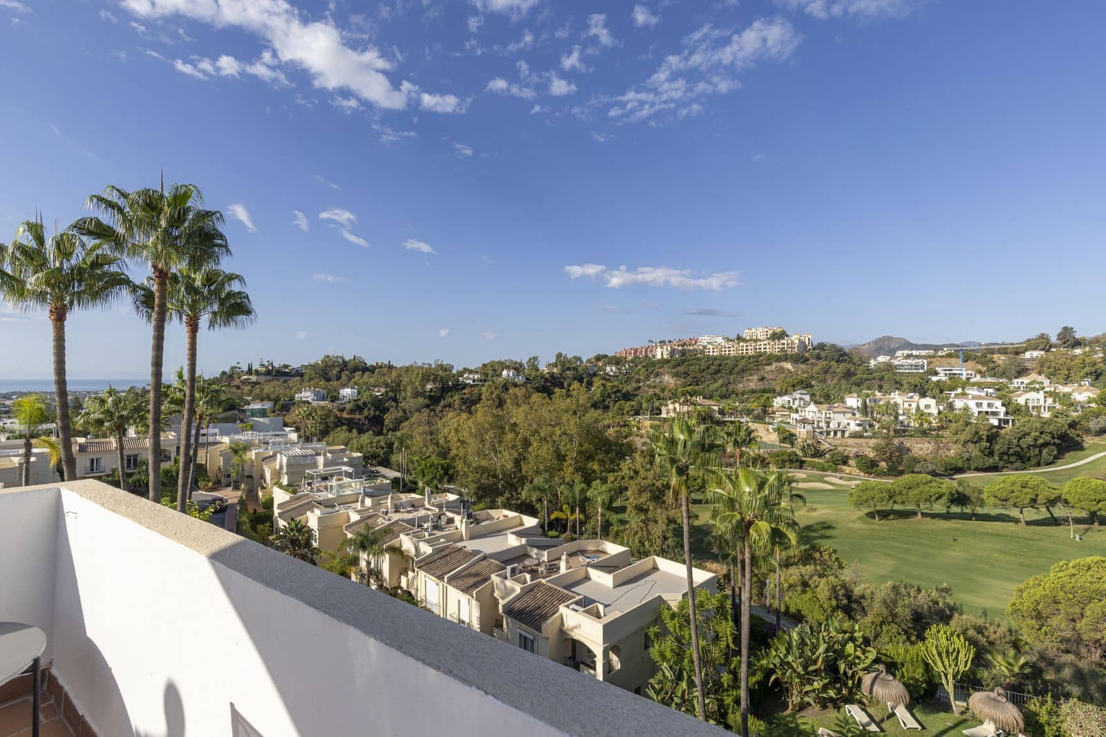 3 makuuhuone Kattohuoneisto myytävänä paikassa La Quinta mukana uima-altaan - 649 995 € (Ref: 9348814)