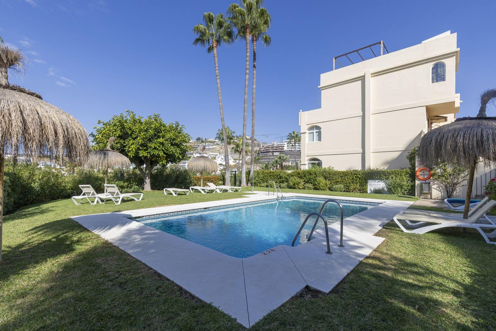 3 makuuhuone Kattohuoneisto myytävänä paikassa La Quinta mukana uima-altaan - 649 995 € (Ref: 9348814)