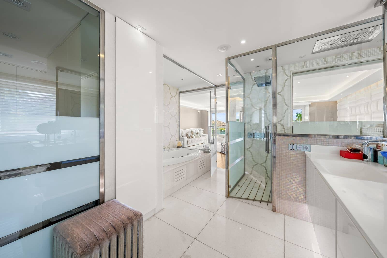 8 bedroom Villa for sale in Bahia de Marbella - € 9,500,000 (Ref: 9382095)