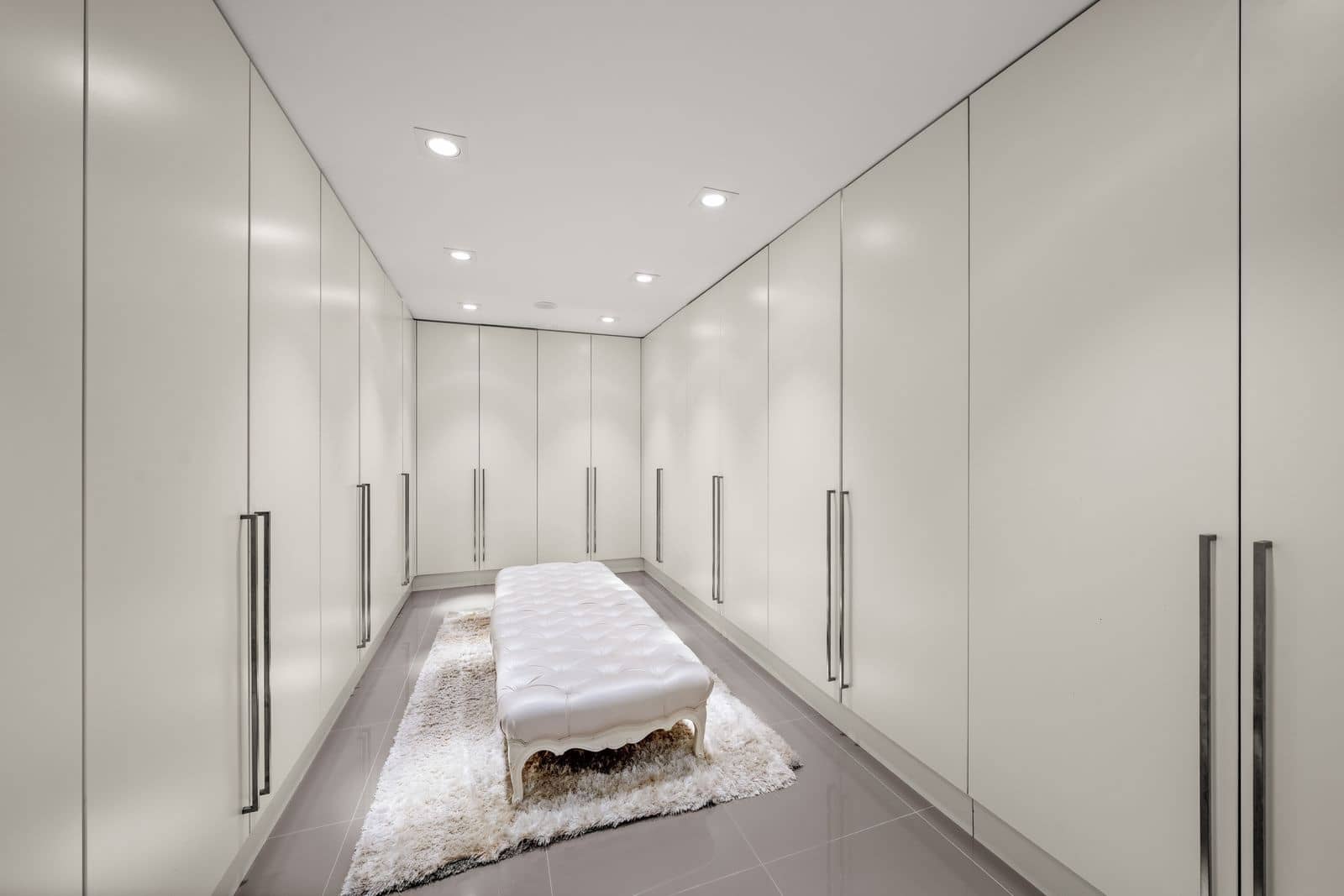 8 bedroom Villa for sale in Bahia de Marbella - € 9,500,000 (Ref: 9382095)