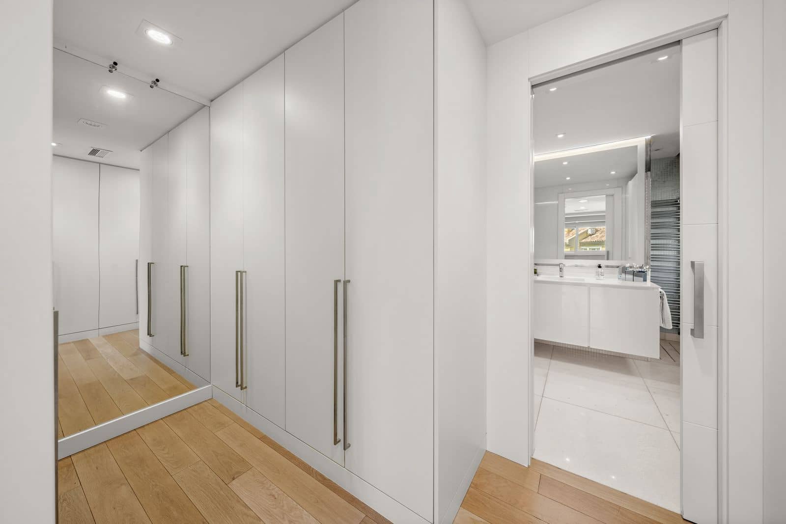 8 bedroom Villa for sale in Bahia de Marbella - € 9,500,000 (Ref: 9382095)