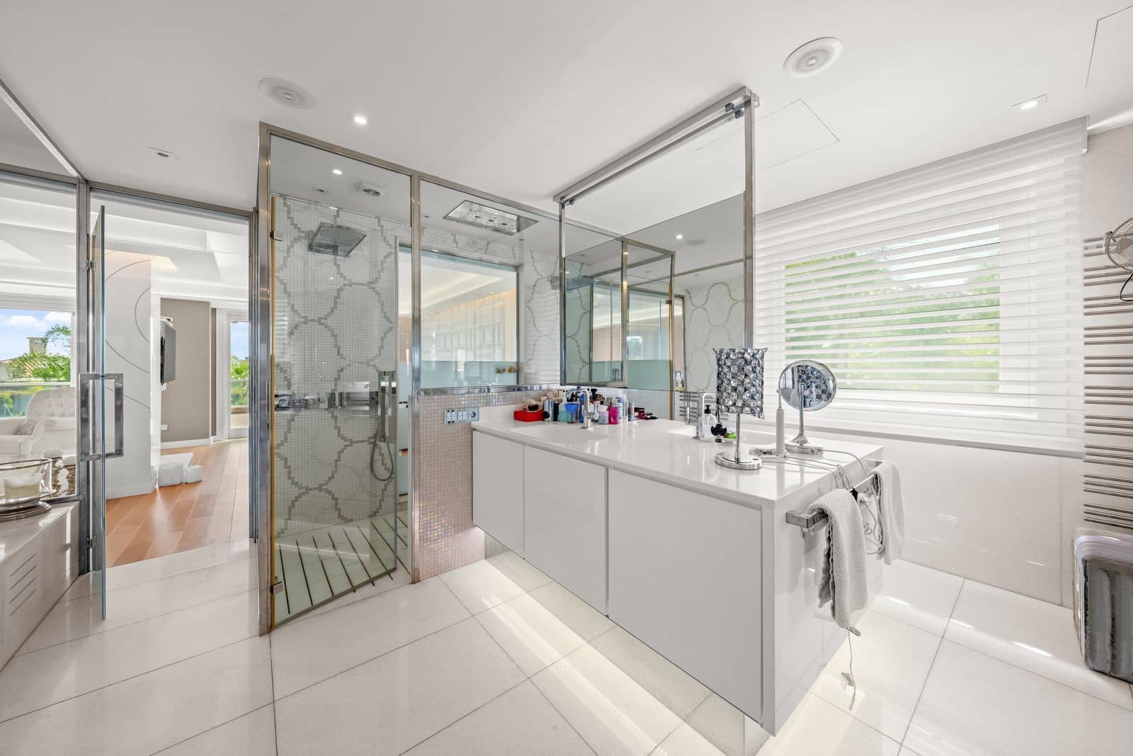 8 bedroom Villa for sale in Bahia de Marbella - € 9,500,000 (Ref: 9382095)