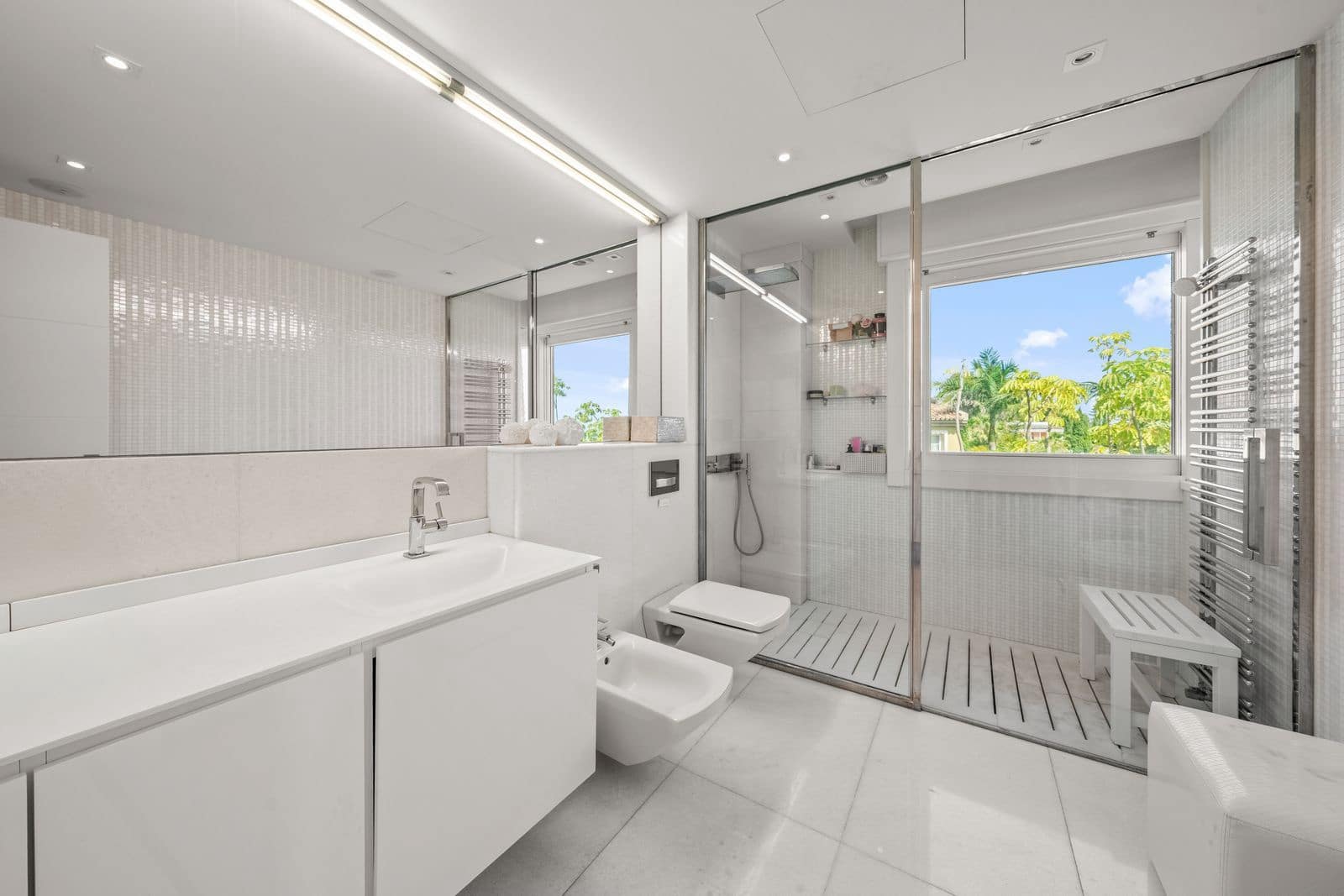 8 bedroom Villa for sale in Bahia de Marbella - € 9,500,000 (Ref: 9382095)