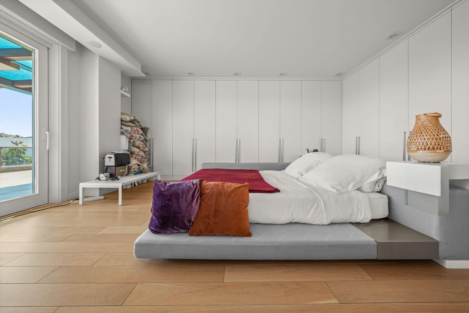 8 bedroom Villa for sale in Bahia de Marbella - € 9,500,000 (Ref: 9382095)