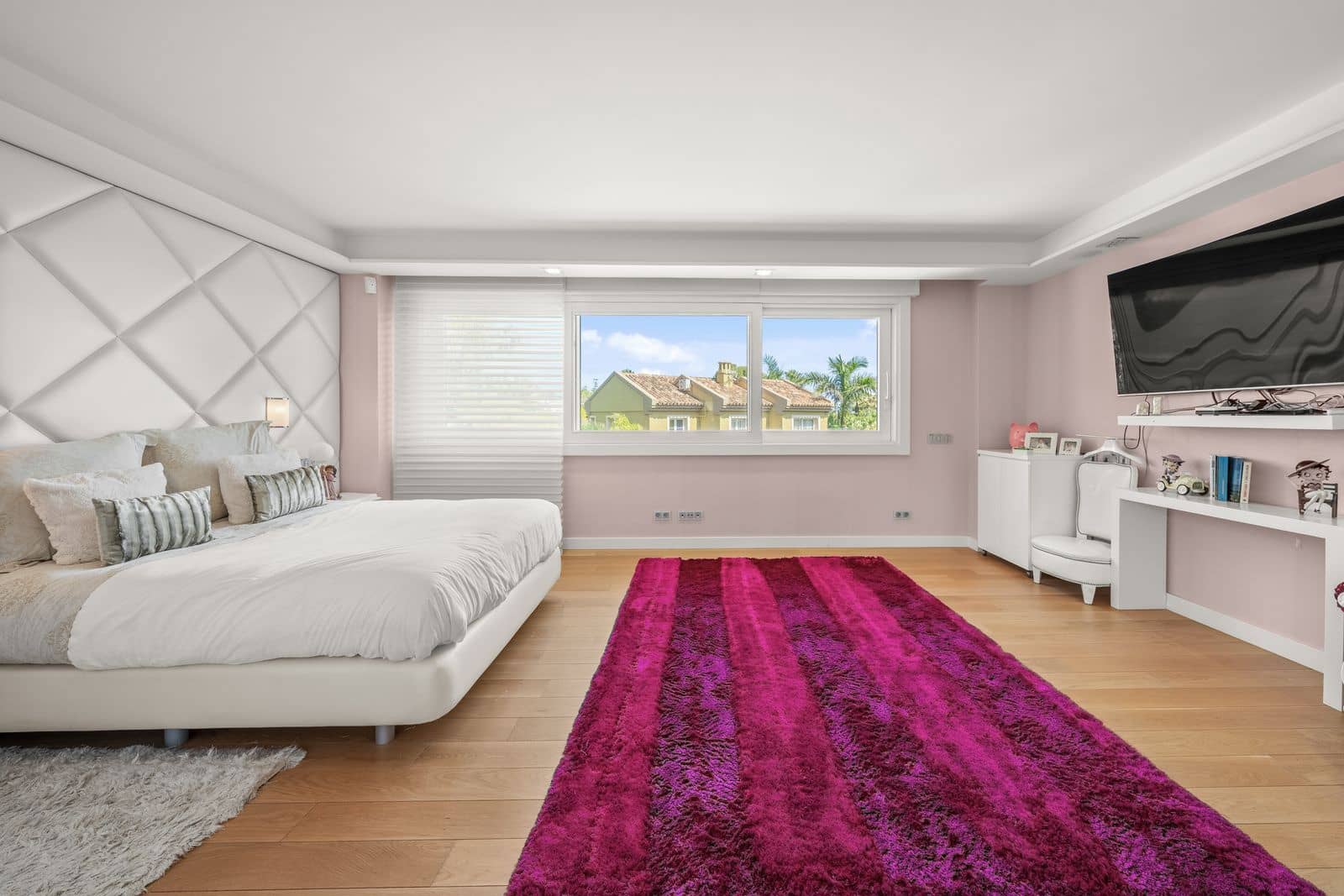 8 bedroom Villa for sale in Bahia de Marbella - € 9,500,000 (Ref: 9382095)