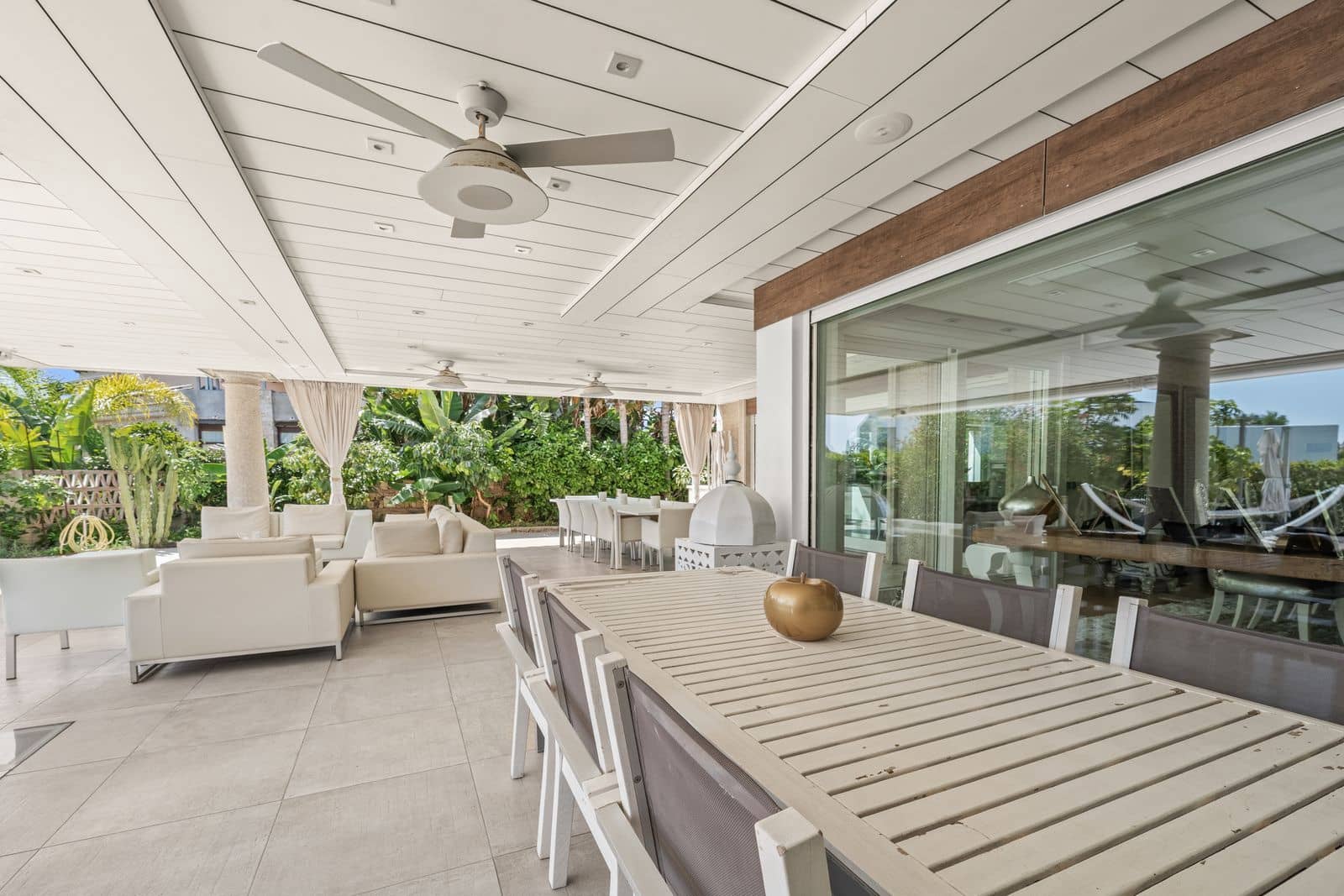 8 bedroom Villa for sale in Bahia de Marbella - € 9,500,000 (Ref: 9382095)