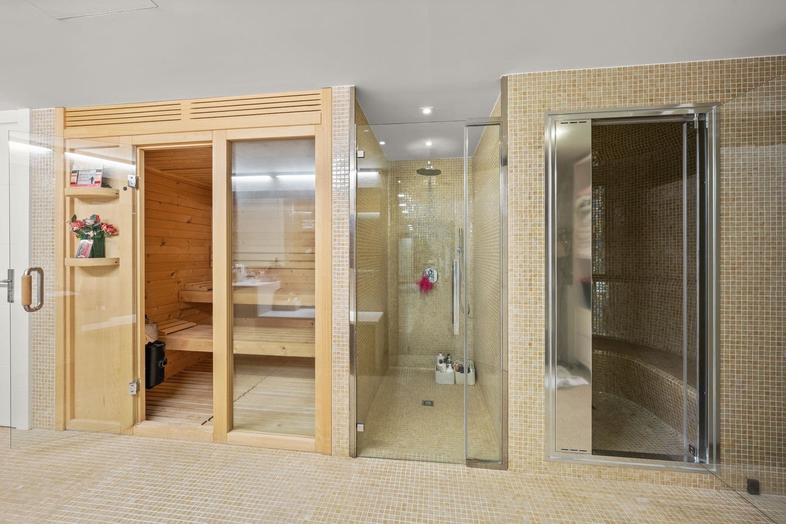 8 bedroom Villa for sale in Bahia de Marbella - € 9,500,000 (Ref: 9382095)