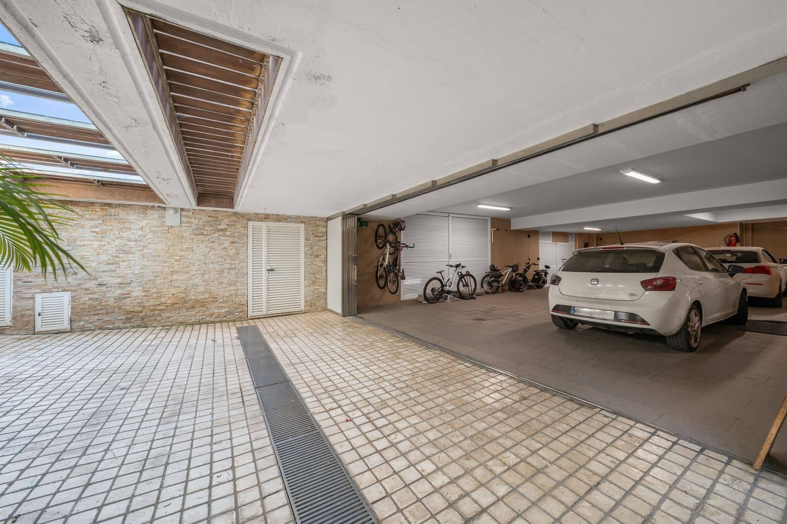 8 bedroom Villa for sale in Bahia de Marbella - € 9,500,000 (Ref: 9382095)