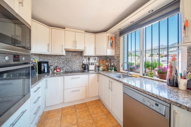 3 soveværelse Semi-Rækkehus til salg i Fuengirola med swimmingpool - € 499.000 (Ref: 9382098)