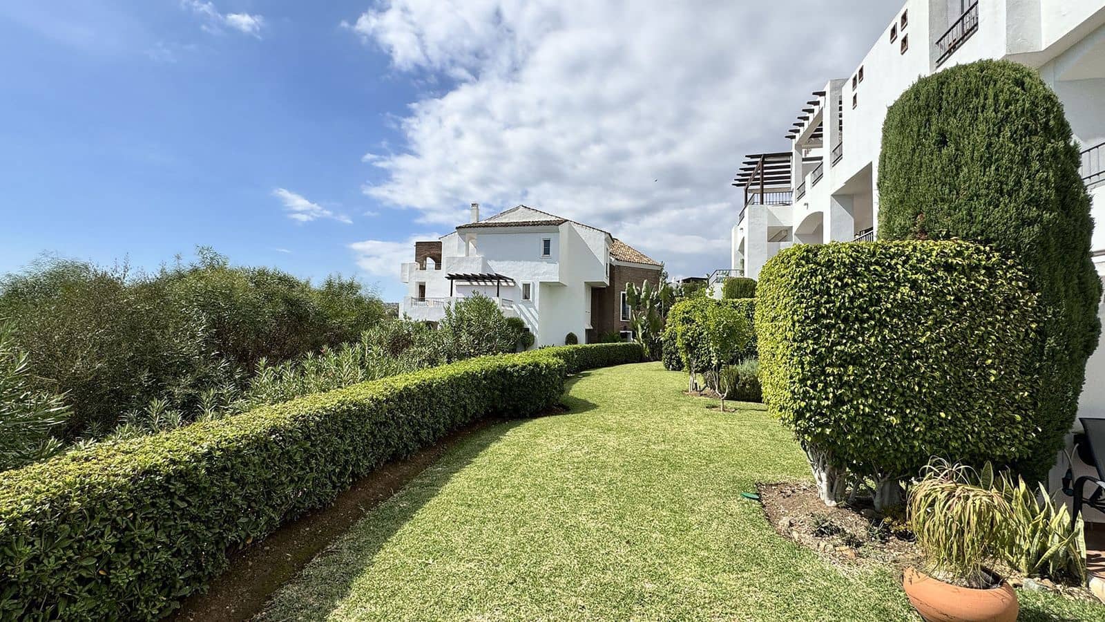 2 bedroom Apartment for sale in Los Arqueros with pool - € 430,000 (Ref: 9382100)