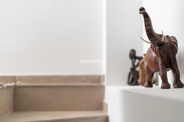 2 bedroom Townhouse for sale in Estepona - € 595,000 (Ref: 9382103)