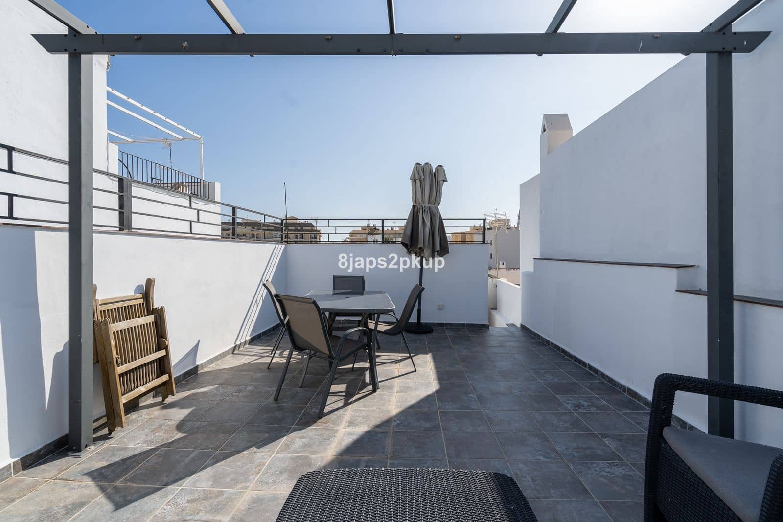 2 bedroom Townhouse for sale in Estepona - € 595,000 (Ref: 9382103)