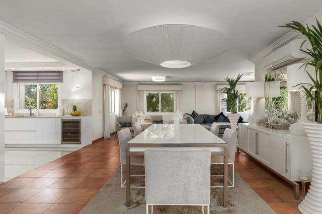 4 bedroom Villa for sale in La Cala de Mijas, Mijas with pool garage - € 999,000 (Ref: 9406069)