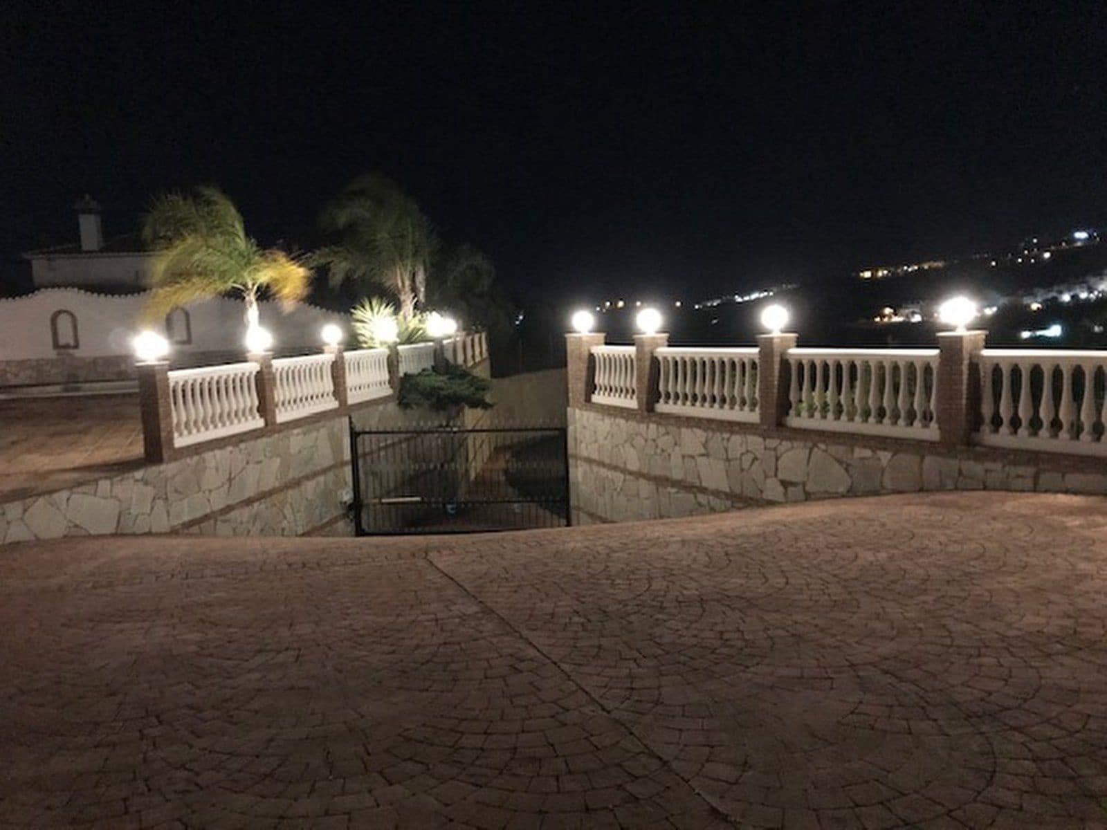 4 bedroom Villa for sale in La Cala de Mijas with pool garage - € 999,000 (Ref: 9406069)