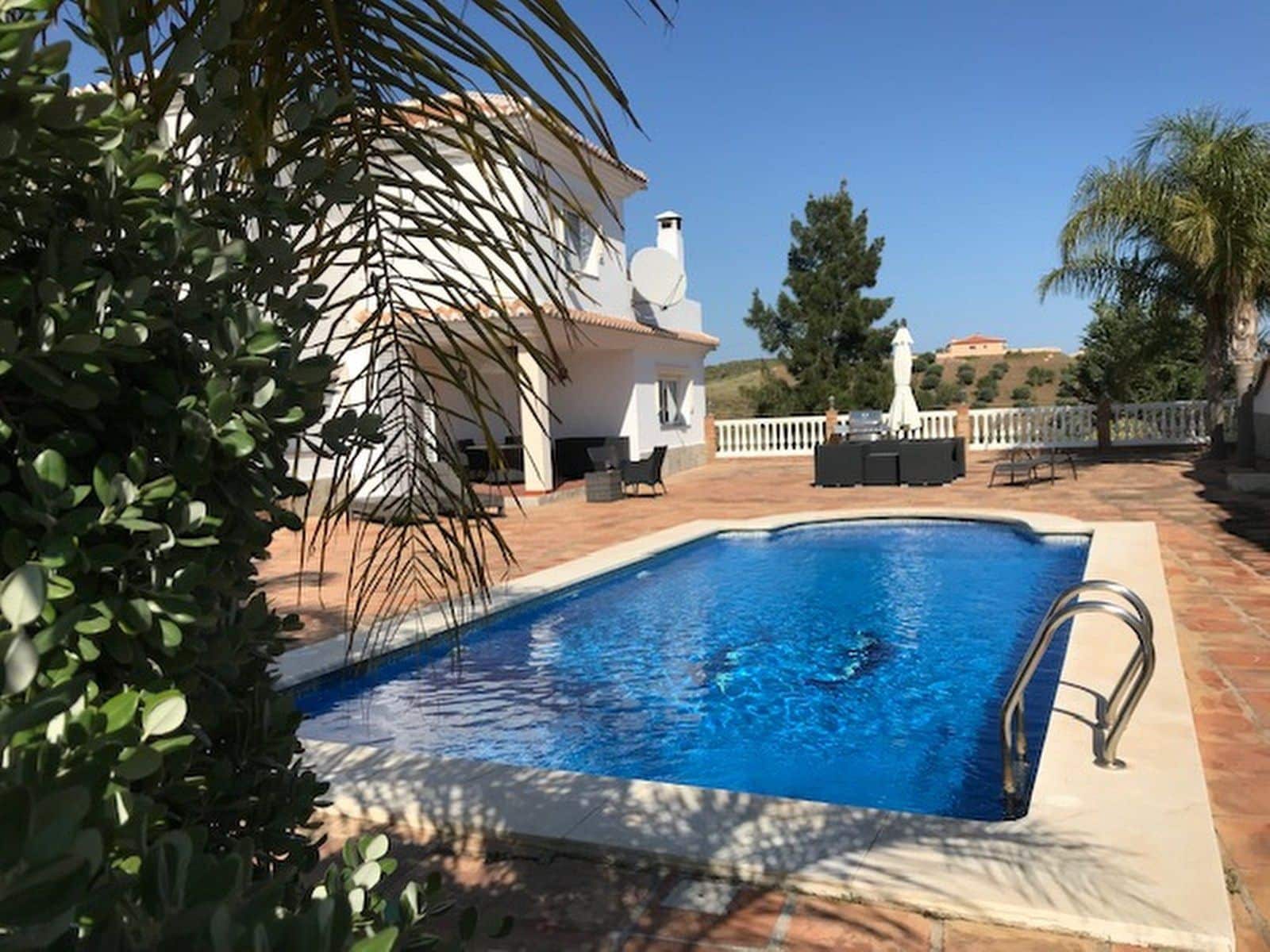 4 bedroom Villa for sale in La Cala de Mijas with pool garage - € 999,000 (Ref: 9406069)