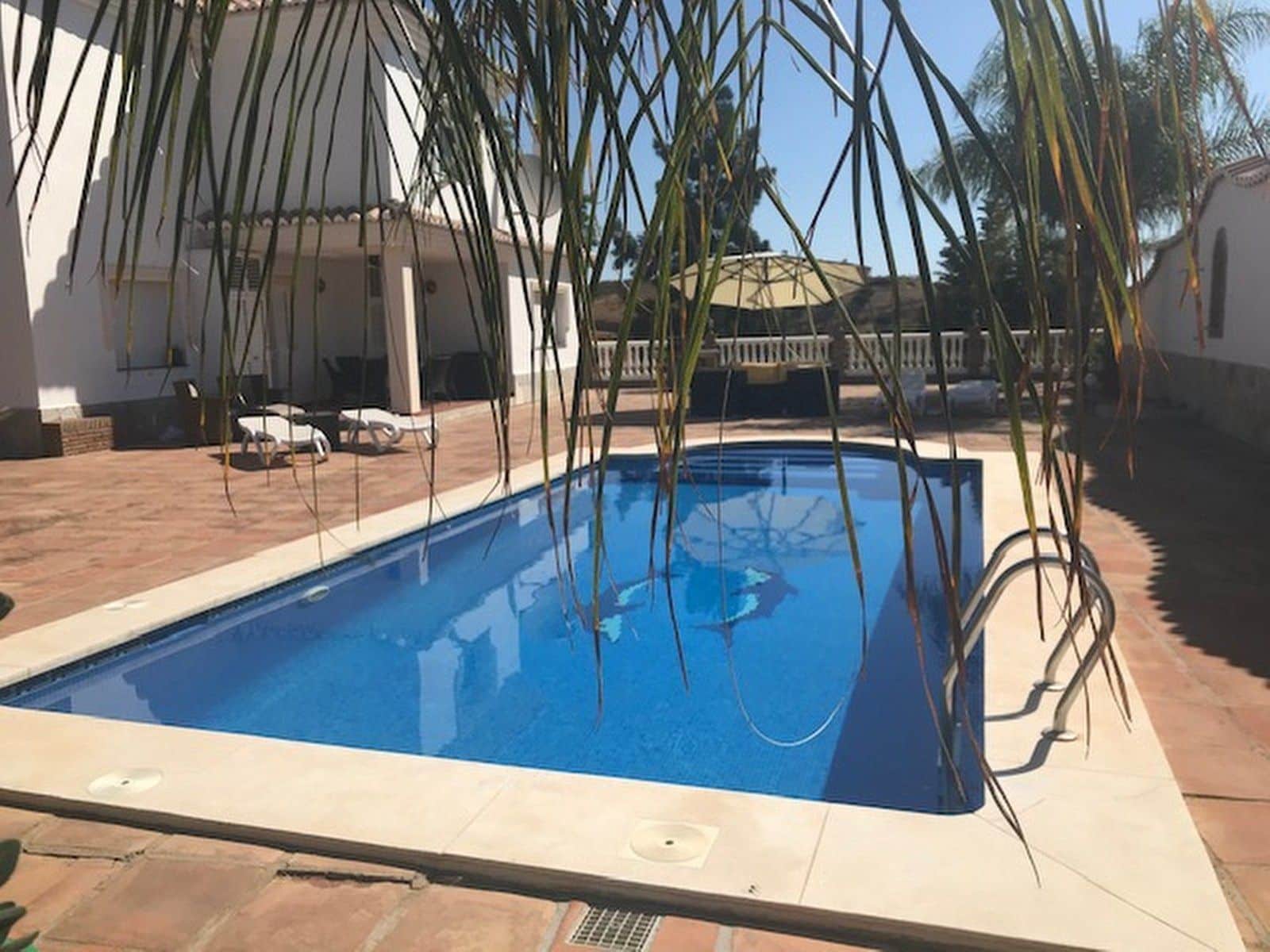 4 bedroom Villa for sale in La Cala de Mijas with pool garage - € 999,000 (Ref: 9406069)