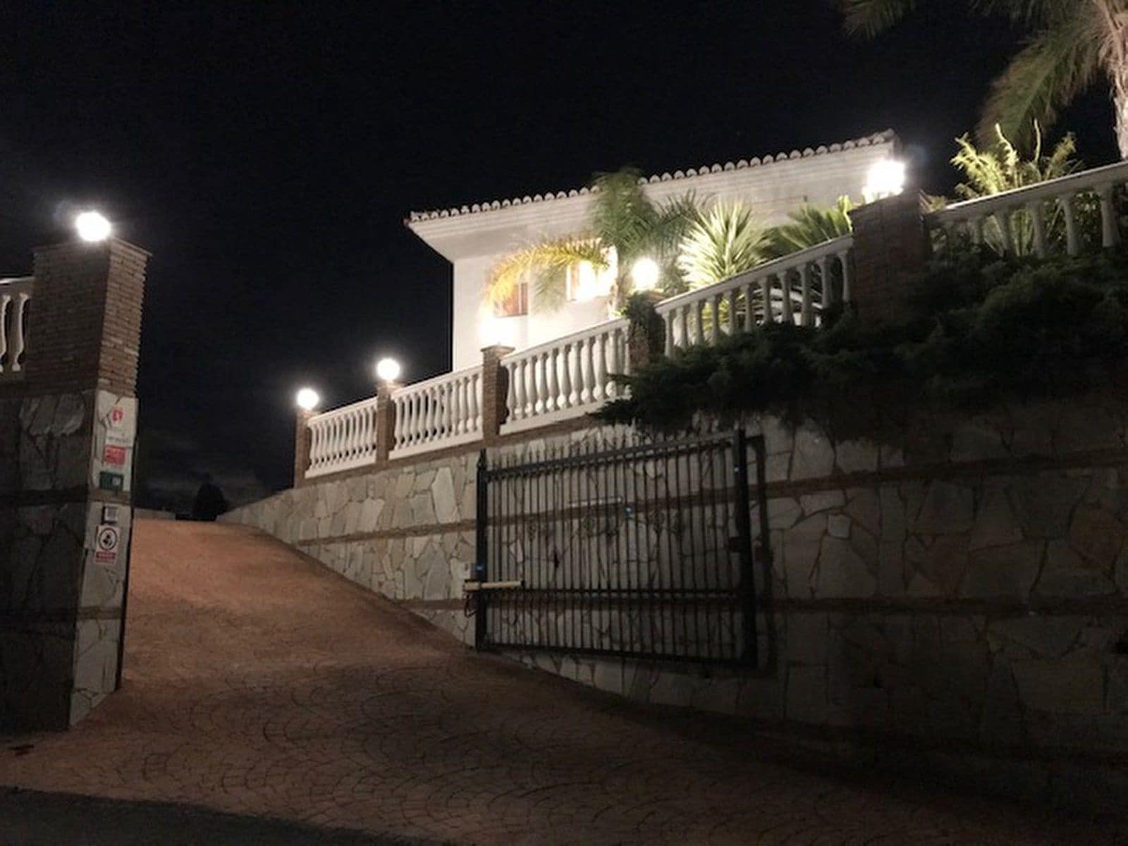 4 bedroom Villa for sale in La Cala de Mijas with pool garage - € 999,000 (Ref: 9406069)