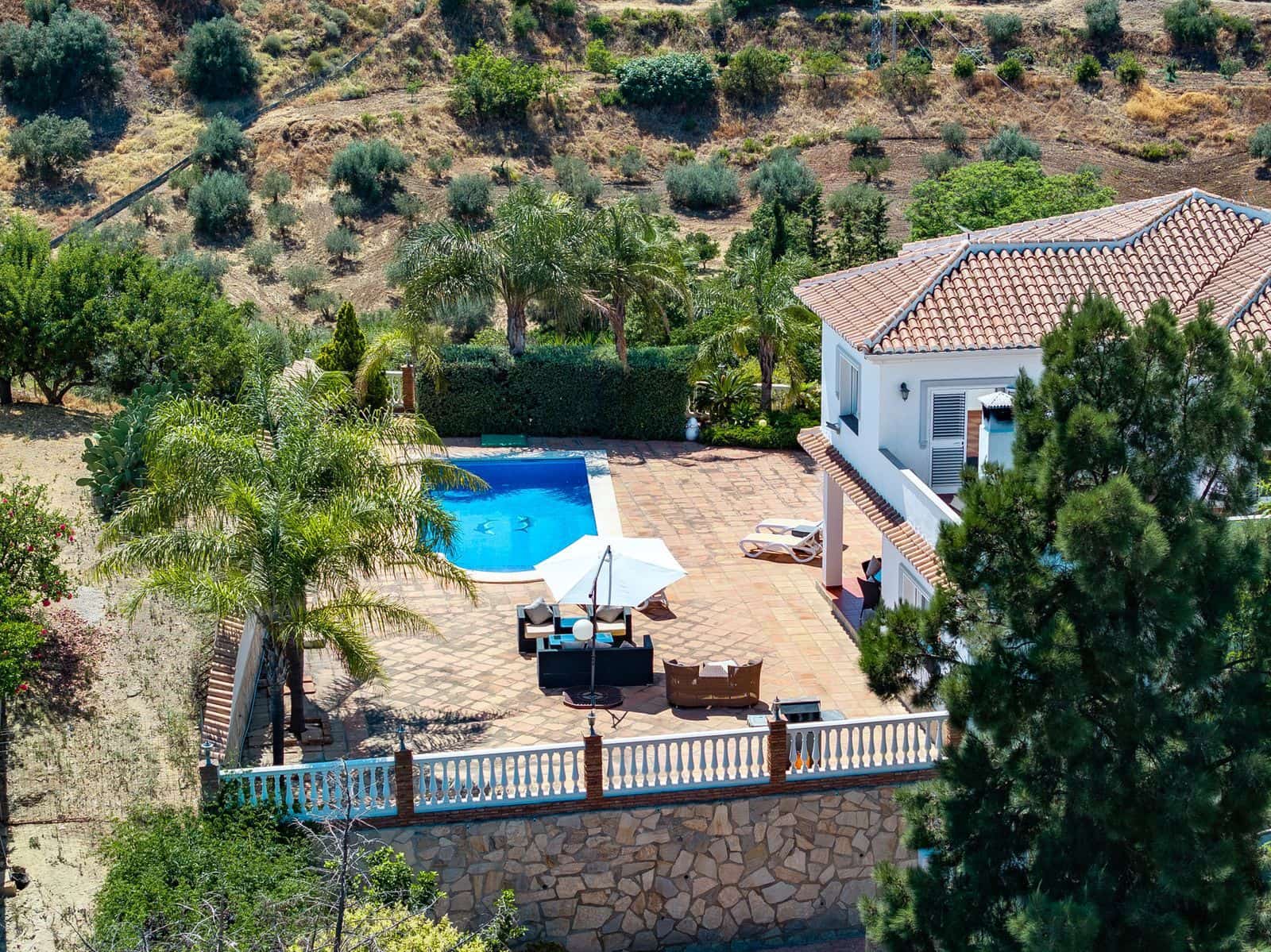 4 bedroom Villa for sale in La Cala de Mijas with pool garage - € 999,000 (Ref: 9406069)