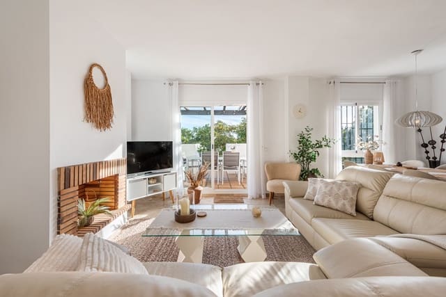 3 bedroom Penthouse for sale in Nueva Andalucia, Marbella with pool - € 589,000 (Ref: 9424213)